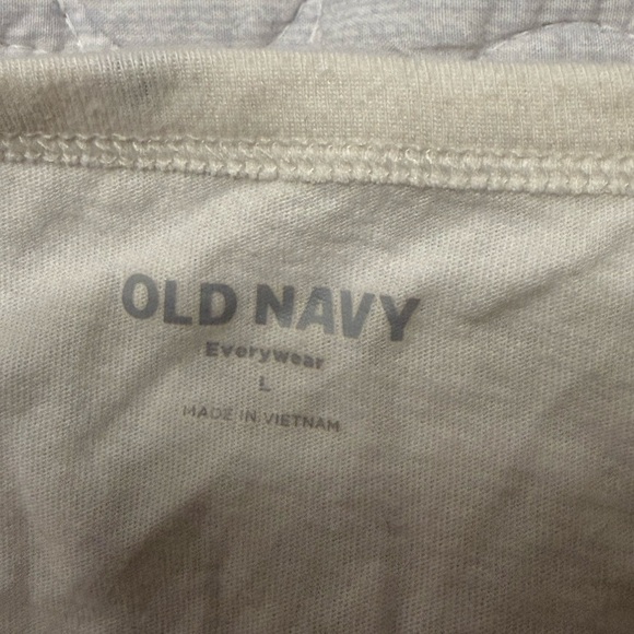 Old Navy Everywear 100% Cotton Jersey knit Tee Shirt L Strawberry Print Cream - Picture 4 of 8